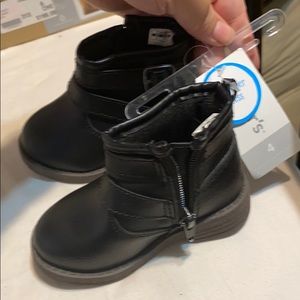 Carter’s boots size 4 never worn  BRAND NEW